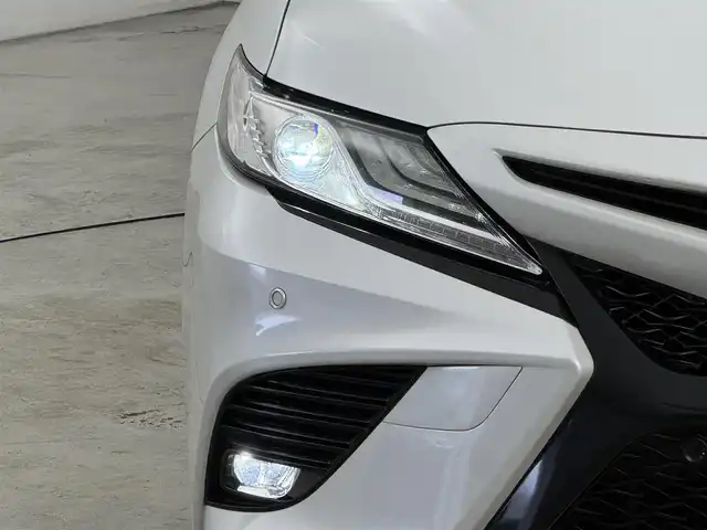 トヨタ カムリ WS 福岡県 2020(令2)年 6.9万km プラチナホワイトパールマイカ 純正ナビ／フルセグＴＶ　/バックカメラ　/レーダー探知機　/ＥＴＣ２．０　/前方ドライブレコーダー　/レーダークルーズコントロール　/コーナーセンサー　/衝突被害軽減ブレーキ　/レーンキープ　/ＢＳＭ　/ＰＫＳＢ　/ハーフレザーシート　/パワーシート　/ＬＥＤヘッドライト