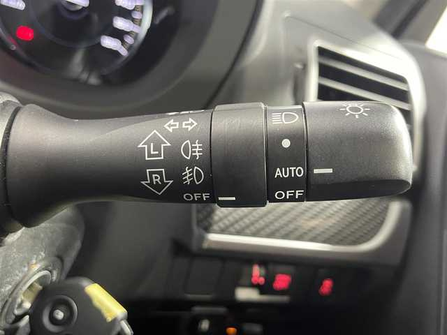 スバル フォレスター Xブレイク 大阪府 2016(平28)年 6万km アイスシルバーメタリック ４ＷＤ　社外ナビ　フルセグＴＶ　クルコン　バックカメラ　シートヒーター　ＥＴＣ　衝突軽減　ルーフレール　ヘッドライトウォッシャー　レーンアシスト　ＬＥＤヘッドライト　パドルシフト　ＢＳＭ　フォグランプ