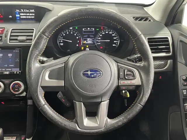 スバル フォレスター Xブレイク 大阪府 2016(平28)年 6万km アイスシルバーメタリック ４ＷＤ　社外ナビ　フルセグＴＶ　クルコン　バックカメラ　シートヒーター　ＥＴＣ　衝突軽減　ルーフレール　ヘッドライトウォッシャー　レーンアシスト　ＬＥＤヘッドライト　パドルシフト　ＢＳＭ　フォグランプ
