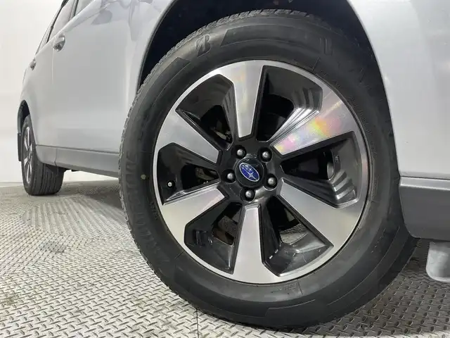 スバル フォレスター Xブレイク 大阪府 2016(平28)年 6万km アイスシルバーメタリック ４ＷＤ　社外ナビ　フルセグＴＶ　クルコン　バックカメラ　シートヒーター　ＥＴＣ　衝突軽減　ルーフレール　ヘッドライトウォッシャー　レーンアシスト　ＬＥＤヘッドライト　パドルシフト　ＢＳＭ　フォグランプ