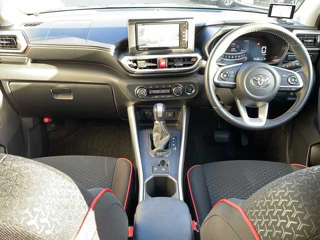 トヨタ ライズ Z 山形県 2022(令4)年 3.7万km ブラックマイカメタリック ・ワンオーナー/・４WD/・ナビ/フルセグ/CDDVD/Bluetooth/・バックカメラ/・ビルトインETC/・前方ドラレコ/・衝突警報機能/・標識認識機能/・先行車発進告知/・レーダークルーズコントロール/・レーンキープコントロール/・ブラインドスポットモニター/・前後クリアランスソナー/・LEDヘッドライト/・オートライト/・電子パーキング/・ブレーキホールド/・前席シートヒーター/・純正AW/・純正マット/・社外AW＋スタッドレスタイヤ車載/・スペアキー1本/・保証書/・取扱説明書