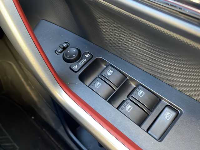 トヨタ ライズ Z 山形県 2022(令4)年 3.7万km ブラックマイカメタリック ・ワンオーナー/・４WD/・ナビ/フルセグ/CDDVD/Bluetooth/・バックカメラ/・ビルトインETC/・前方ドラレコ/・衝突警報機能/・標識認識機能/・先行車発進告知/・レーダークルーズコントロール/・レーンキープコントロール/・ブラインドスポットモニター/・前後クリアランスソナー/・LEDヘッドライト/・オートライト/・電子パーキング/・ブレーキホールド/・前席シートヒーター/・純正AW/・純正マット/・社外AW＋スタッドレスタイヤ車載/・スペアキー1本/・保証書/・取扱説明書