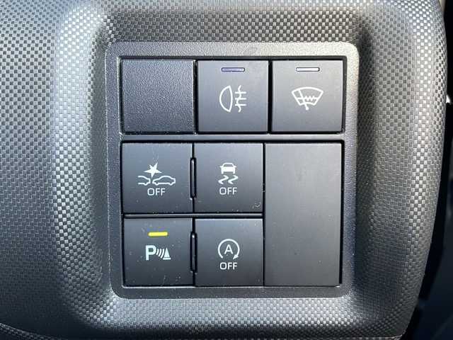 トヨタ ライズ Z 山形県 2022(令4)年 3.7万km ブラックマイカメタリック ・ワンオーナー/・４WD/・ナビ/フルセグ/CDDVD/Bluetooth/・バックカメラ/・ビルトインETC/・前方ドラレコ/・衝突警報機能/・標識認識機能/・先行車発進告知/・レーダークルーズコントロール/・レーンキープコントロール/・ブラインドスポットモニター/・前後クリアランスソナー/・LEDヘッドライト/・オートライト/・電子パーキング/・ブレーキホールド/・前席シートヒーター/・純正AW/・純正マット/・社外AW＋スタッドレスタイヤ車載/・スペアキー1本/・保証書/・取扱説明書