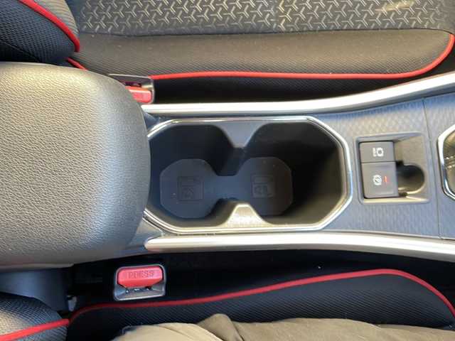 トヨタ ライズ Z 山形県 2022(令4)年 3.7万km ブラックマイカメタリック ・ワンオーナー/・４WD/・ナビ/フルセグ/CDDVD/Bluetooth/・バックカメラ/・ビルトインETC/・前方ドラレコ/・衝突警報機能/・標識認識機能/・先行車発進告知/・レーダークルーズコントロール/・レーンキープコントロール/・ブラインドスポットモニター/・前後クリアランスソナー/・LEDヘッドライト/・オートライト/・電子パーキング/・ブレーキホールド/・前席シートヒーター/・純正AW/・純正マット/・社外AW＋スタッドレスタイヤ車載/・スペアキー1本/・保証書/・取扱説明書