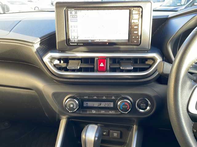 トヨタ ライズ Z 山形県 2022(令4)年 3.7万km ブラックマイカメタリック ・ワンオーナー/・４WD/・ナビ/フルセグ/CDDVD/Bluetooth/・バックカメラ/・ビルトインETC/・前方ドラレコ/・衝突警報機能/・標識認識機能/・先行車発進告知/・レーダークルーズコントロール/・レーンキープコントロール/・ブラインドスポットモニター/・前後クリアランスソナー/・LEDヘッドライト/・オートライト/・電子パーキング/・ブレーキホールド/・前席シートヒーター/・純正AW/・純正マット/・社外AW＋スタッドレスタイヤ車載/・スペアキー1本/・保証書/・取扱説明書