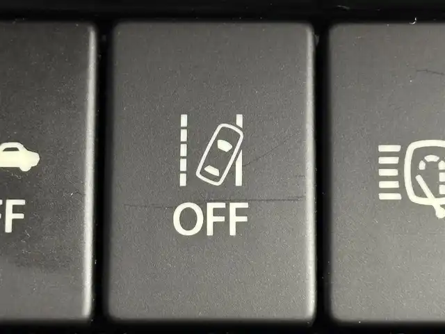 スズキ ジムニー シエラ JC 福岡県 2018(平30)年 1.6万km ジャングルグリーン 純正８型ナビ／フルセグＴＶ　/バックカメラ　/ビルトインＥＴＣ　/前方ドラレコ　/クルーズコントロール　/衝突軽減ブレーキ　/レーンキープ　/ヒルディセントコントロール　/シートヒーター　/ヒーテッドドアミラー　/ＬＥＤヘッドライト