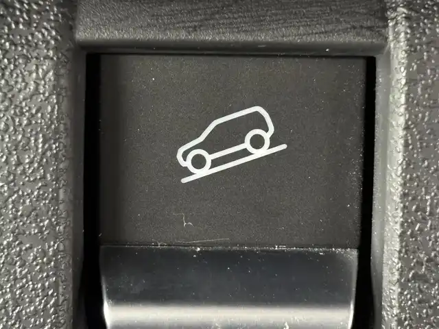 スズキ ジムニー シエラ JC 福岡県 2018(平30)年 1.6万km ジャングルグリーン 純正８型ナビ／フルセグＴＶ　/バックカメラ　/ビルトインＥＴＣ　/前方ドラレコ　/クルーズコントロール　/衝突軽減ブレーキ　/レーンキープ　/ヒルディセントコントロール　/シートヒーター　/ヒーテッドドアミラー　/ＬＥＤヘッドライト