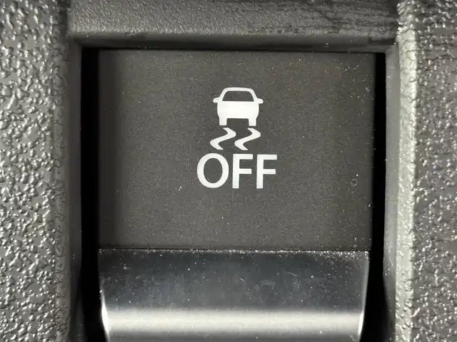 スズキ ジムニー シエラ JC 福岡県 2018(平30)年 1.6万km ジャングルグリーン 純正８型ナビ／フルセグＴＶ　/バックカメラ　/ビルトインＥＴＣ　/前方ドラレコ　/クルーズコントロール　/衝突軽減ブレーキ　/レーンキープ　/ヒルディセントコントロール　/シートヒーター　/ヒーテッドドアミラー　/ＬＥＤヘッドライト