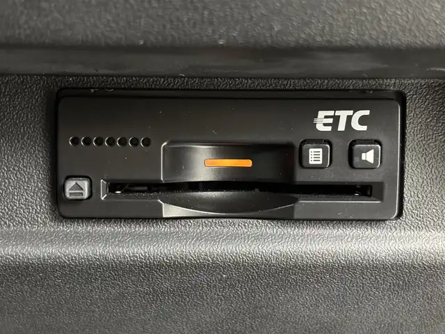 スズキ ジムニー シエラ JC 福岡県 2018(平30)年 1.6万km ジャングルグリーン 純正８型ナビ／フルセグＴＶ　/バックカメラ　/ビルトインＥＴＣ　/前方ドラレコ　/クルーズコントロール　/衝突軽減ブレーキ　/レーンキープ　/ヒルディセントコントロール　/シートヒーター　/ヒーテッドドアミラー　/ＬＥＤヘッドライト