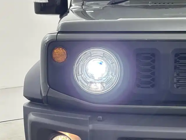 スズキ ジムニー シエラ JC 福岡県 2018(平30)年 1.6万km ジャングルグリーン 純正８型ナビ／フルセグＴＶ　/バックカメラ　/ビルトインＥＴＣ　/前方ドラレコ　/クルーズコントロール　/衝突軽減ブレーキ　/レーンキープ　/ヒルディセントコントロール　/シートヒーター　/ヒーテッドドアミラー　/ＬＥＤヘッドライト