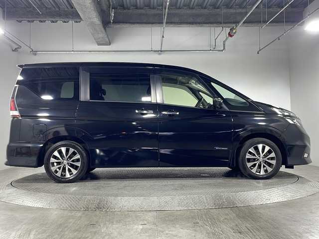 日産 セレナ ハイウェイスター Vセレクション 神奈川県 2018(平30)年 6.9万km ダイヤモンドブラック 純正７型SDナビゲーション【MM516D-W】/純正後席モニター/フルセグ　AM FM CD DVD　HDMI　AUX/セーフティパック/両側電動スライドドア【サンシェード・ハンズフリー】/アラウンドビューモニター/踏み間違い防止アシスト/インテリジェントパーキングアシスト/進入禁止標識検知/ふらつき警報/フロントバックソナー/ヒーター付きドアミラー/クルーズコントロール/エマージェンシーブレーキ/車線逸脱警報/革巻きステアリング/アイドリングストップ/ECO/プッシュスタート/ビルトインETC/２列目３列目パーソナルテーブル・USB電源ソケット/スマートキー/純正サイドシル・リアスポイラー/純正16インチアルミホイール/LEDヘッドランプ/フロントフォグランプ/オートライト/スペアキー/エンジンスターター
