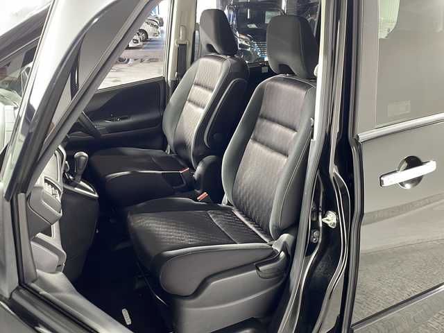 日産 セレナ ハイウェイスター Vセレクション 神奈川県 2018(平30)年 6.9万km ダイヤモンドブラック 純正７型SDナビゲーション【MM516D-W】/純正後席モニター/フルセグ　AM FM CD DVD　HDMI　AUX/セーフティパック/両側電動スライドドア【サンシェード・ハンズフリー】/アラウンドビューモニター/踏み間違い防止アシスト/インテリジェントパーキングアシスト/進入禁止標識検知/ふらつき警報/フロントバックソナー/ヒーター付きドアミラー/クルーズコントロール/エマージェンシーブレーキ/車線逸脱警報/革巻きステアリング/アイドリングストップ/ECO/プッシュスタート/ビルトインETC/２列目３列目パーソナルテーブル・USB電源ソケット/スマートキー/純正サイドシル・リアスポイラー/純正16インチアルミホイール/LEDヘッドランプ/フロントフォグランプ/オートライト/スペアキー/エンジンスターター