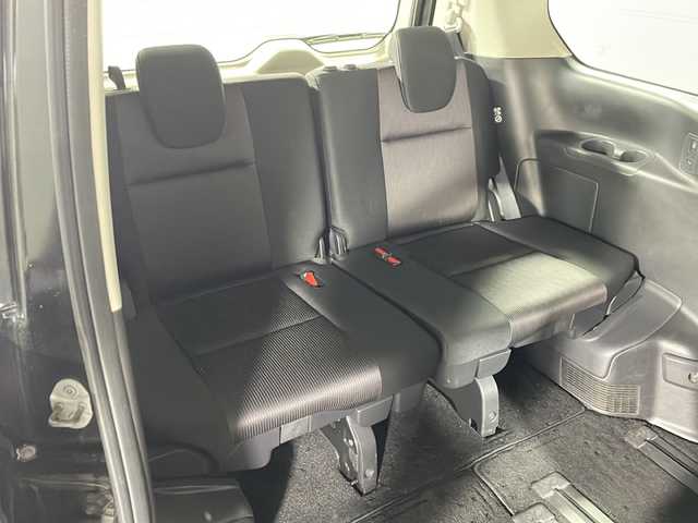 日産 セレナ ハイウェイスター Vセレクション 神奈川県 2018(平30)年 6.9万km ダイヤモンドブラック 純正７型SDナビゲーション【MM516D-W】/純正後席モニター/フルセグ　AM FM CD DVD　HDMI　AUX/セーフティパック/両側電動スライドドア【サンシェード・ハンズフリー】/アラウンドビューモニター/踏み間違い防止アシスト/インテリジェントパーキングアシスト/進入禁止標識検知/ふらつき警報/フロントバックソナー/ヒーター付きドアミラー/クルーズコントロール/エマージェンシーブレーキ/車線逸脱警報/革巻きステアリング/アイドリングストップ/ECO/プッシュスタート/ビルトインETC/２列目３列目パーソナルテーブル・USB電源ソケット/スマートキー/純正サイドシル・リアスポイラー/純正16インチアルミホイール/LEDヘッドランプ/フロントフォグランプ/オートライト/スペアキー/エンジンスターター