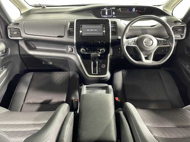 日産 セレナ ハイウェイスター Vセレクション 神奈川県 2018(平30)年 6.9万km ダイヤモンドブラック 純正７型SDナビゲーション【MM516D-W】/純正後席モニター/フルセグ　AM FM CD DVD　HDMI　AUX/セーフティパック/両側電動スライドドア【サンシェード・ハンズフリー】/アラウンドビューモニター/踏み間違い防止アシスト/インテリジェントパーキングアシスト/進入禁止標識検知/ふらつき警報/フロントバックソナー/ヒーター付きドアミラー/クルーズコントロール/エマージェンシーブレーキ/車線逸脱警報/革巻きステアリング/アイドリングストップ/ECO/プッシュスタート/ビルトインETC/２列目３列目パーソナルテーブル・USB電源ソケット/スマートキー/純正サイドシル・リアスポイラー/純正16インチアルミホイール/LEDヘッドランプ/フロントフォグランプ/オートライト/スペアキー/エンジンスターター