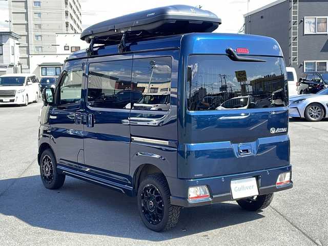 ダイハツ アトレー バン RS 道北・旭川 2022(令4)年 5万km レーザーブルークリスタルシャイン ・純正ディスプレイオーディオ/BT/フルセグTV/USB/・両側パワースライドドア/・リフトアップ/・ヨコハマジオランダーA/Tタイヤ/・LMG14インチアルミホイール/・車中泊仕様ベットキット/・ルーフボックス/・バックカメラ/・デジタルインナーミラー/・ビルトインETC/・前後コーナーセンサー/・純正ゴムフロアマット/・ドアバイザー/・純正エンジンスターター/・社外ドライブレコーダー/・スマートアシスト/衝突警報機能/衝突回避支援ブレーキ機能/前後誤発進抑制機能/車線逸脱警報/路側逸脱警報機能/ふらつき警報/先行車発進お知らせ機能/標識認識機能/レーダークルーズコントロール/LKC/ADB/・ウィンカーミラー/・フォグ/・ルーフキャリア/・純正ホイール付き冬タイヤ積込/・禁煙車/・保証書/・取説
