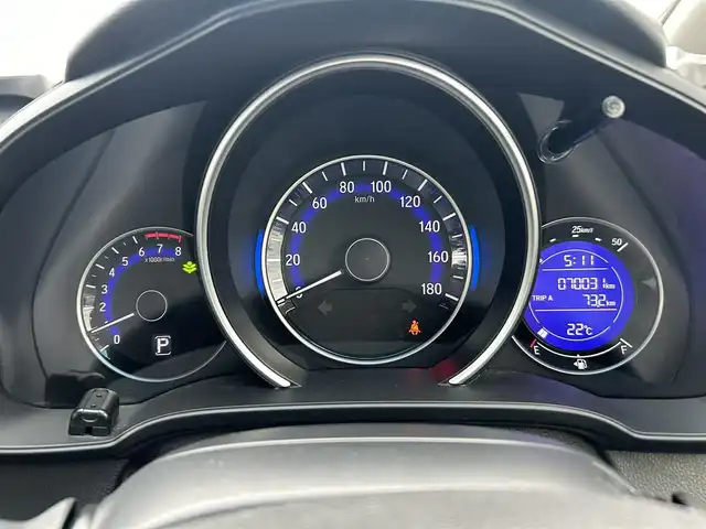 ホンダ フィット 13G Fパッケージ 道南・函館 2016(平28)年 7万km アラバスターシルバーメタリック 純正ナビ/フルセグＴＶ/夏冬タイヤ/エンジンスターター/寒冷地仕様/バックカメラ/スマートキー/プッシュスタート/アイドリングストップ/電格ミラー/社外アルミホイール/フロアマット