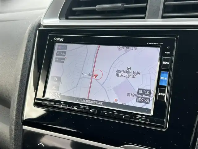 ホンダ フィット 13G Fパッケージ 道南・函館 2016(平28)年 7万km アラバスターシルバーメタリック 純正ナビ/フルセグＴＶ/夏冬タイヤ/エンジンスターター/寒冷地仕様/バックカメラ/スマートキー/プッシュスタート/アイドリングストップ/電格ミラー/社外アルミホイール/フロアマット
