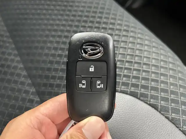 ダイハツ タント カスタム X スタイルセレクション 千葉県 2022(令4)年 3.4万km ブラックマイカメタリック 社外7インチメモリーナビ/・Bluetooth/・フルセグＴＶ/・CD/バックカメラ　/前後ドライブレコーダー　/コーナーセンサー　/アイドリングストップ　/両側電動スライドドア　/ハーフレザー　/シートヒーター　/純正１４インチＡＷ/スマートアシスト/・衝突回避支援ブレーキ機能/・衝突警報機能/・ブレーキ制御付誤発進抑制機能/・車線逸脱警報機能/・車線逸脱抑制制御機能/・路側逸脱警報機能/・ふらつき警報/・先行車発進お知らせ機能/・標識認識機能（進入禁止／最高速度／一時停止）/・アダプティブドライビングビーム/・コーナーセンサー