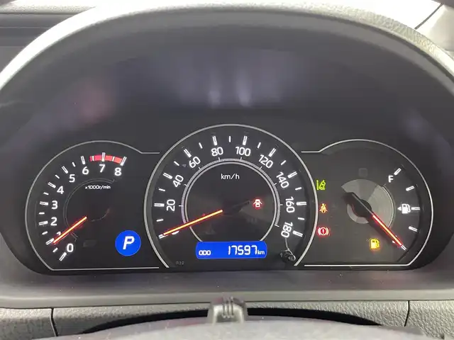 トヨタ ヴォクシー ZS 熊本県 2017(平29)年 1.8万km ホワイトパールクリスタルシャイン 純正10インチナビNSZT-Z66T（ＣＤ・ＤＶＤ・フルセグ・ＢＴ・ＳＤ）/バックカメラ　/純正前方ドライブレコーダー　/純正12.1インチフリップダウンモニター/ビルトインＥＴＣ　/両側パワースライドドア　/アイドリングストップ　/トヨタセーフティーセンス/・プリクラッシュセーフティ/・レーンディパーチャーアラート/・オートマチックハイビーム/・クルーズコントロール/横滑り防止/純正フロアマット/純正１６インチAW/オートライト/LEDヘッドライト/スマートキー/プッシュスタート/スペアキー1本/保証書