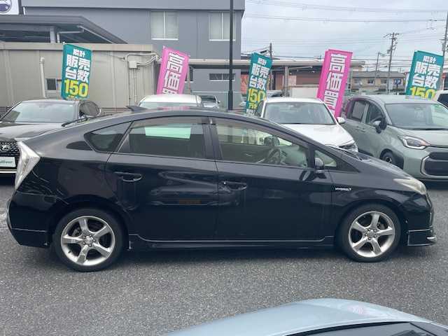 トヨタ プリウス S 大阪府 2013(平25)年 9.2万km ブラック メモリナビ/フルセグテレビ/バックカメラ/ウィンカーミラー/クルーズコントロール/ドアバイザー/プッシュスタート/ETC