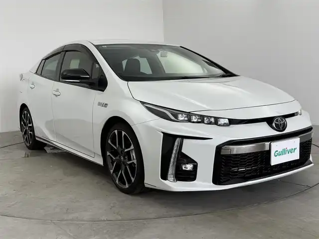 トヨタ プリウス ＰＨＶ S GRスポーツ 愛知県 2022(令4)年 3.5万km プラチナホワイトパールマイカ GRスポーツ仕様車/　　・専用サスペンション/　　・専用ブレーキキャリパー/　　・専用18インチアルミホイール/　　・専用革巻きステアリング/トヨタセーフティセンス/　　・プリクラッシュセーフティ/　　・レーントレーシングアシスト/　　・レーンディバーチャーアラート/　　・レーダークルーズコントロール/　　・アダプティブハイビーム/AC100V/純正8インチナビ/　　BT/フルセグ/バックカメラ/ドライブレコーダー/ビルトインETC/ハーフレザーシート/シートヒーター（前席）/純正LEDヘッドライト/フォグランプ/スペアキー