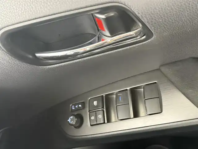 トヨタ プリウス ＰＨＶ S GRスポーツ 愛知県 2022(令4)年 3.5万km プラチナホワイトパールマイカ GRスポーツ仕様車/　　・専用サスペンション/　　・専用ブレーキキャリパー/　　・専用18インチアルミホイール/　　・専用革巻きステアリング/トヨタセーフティセンス/　　・プリクラッシュセーフティ/　　・レーントレーシングアシスト/　　・レーンディバーチャーアラート/　　・レーダークルーズコントロール/　　・アダプティブハイビーム/AC100V/純正8インチナビ/　　BT/フルセグ/バックカメラ/ドライブレコーダー/ビルトインETC/ハーフレザーシート/シートヒーター（前席）/純正LEDヘッドライト/フォグランプ/スペアキー