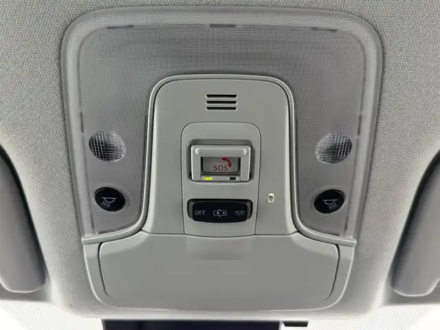トヨタ プリウス ＰＨＶ S GRスポーツ 愛知県 2022(令4)年 3.5万km プラチナホワイトパールマイカ GRスポーツ仕様車/　　・専用サスペンション/　　・専用ブレーキキャリパー/　　・専用18インチアルミホイール/　　・専用革巻きステアリング/トヨタセーフティセンス/　　・プリクラッシュセーフティ/　　・レーントレーシングアシスト/　　・レーンディバーチャーアラート/　　・レーダークルーズコントロール/　　・アダプティブハイビーム/AC100V/純正8インチナビ/　　BT/フルセグ/バックカメラ/ドライブレコーダー/ビルトインETC/ハーフレザーシート/シートヒーター（前席）/純正LEDヘッドライト/フォグランプ/スペアキー