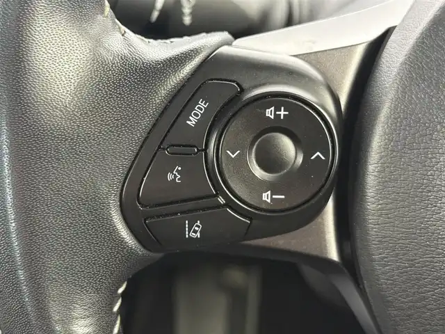 トヨタ プリウス ＰＨＶ S GRスポーツ 愛知県 2022(令4)年 3.5万km プラチナホワイトパールマイカ GRスポーツ仕様車/　　・専用サスペンション/　　・専用ブレーキキャリパー/　　・専用18インチアルミホイール/　　・専用革巻きステアリング/トヨタセーフティセンス/　　・プリクラッシュセーフティ/　　・レーントレーシングアシスト/　　・レーンディバーチャーアラート/　　・レーダークルーズコントロール/　　・アダプティブハイビーム/AC100V/純正8インチナビ/　　BT/フルセグ/バックカメラ/ドライブレコーダー/ビルトインETC/ハーフレザーシート/シートヒーター（前席）/純正LEDヘッドライト/フォグランプ/スペアキー