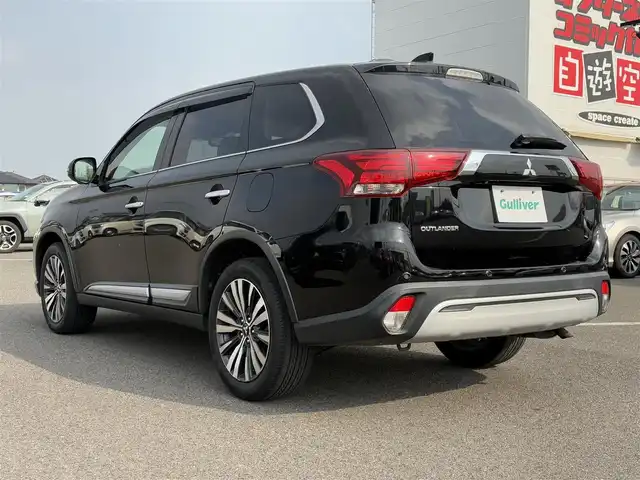 三菱 アウトランダー 20G 大分県 2018(平30)年 7万km アメジストブラック ・SDナビ(CD/DVD/BT/SD/USB)/・バックカメラ/・衝突軽減ブレーキ/・コーナーセンサー/・レーダークルーズコントロール/・ブレーキホールド/・三列シート/・ETC/・ステアリングヒーター/・電動リアゲート/・MTモード付きAT/・ステアリングリモコン/・フロアマット