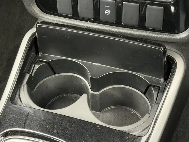 三菱 アウトランダー 20G 大分県 2018(平30)年 7万km アメジストブラック ・SDナビ(CD/DVD/BT/SD/USB)/・バックカメラ/・衝突軽減ブレーキ/・コーナーセンサー/・レーダークルーズコントロール/・ブレーキホールド/・三列シート/・ETC/・ステアリングヒーター/・電動リアゲート/・MTモード付きAT/・ステアリングリモコン/・フロアマット