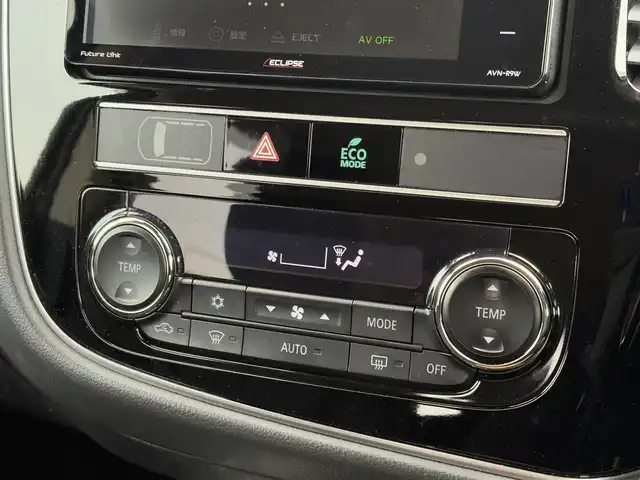 三菱 アウトランダー 20G 大分県 2018(平30)年 7万km アメジストブラック ・SDナビ(CD/DVD/BT/SD/USB)/・バックカメラ/・衝突軽減ブレーキ/・コーナーセンサー/・レーダークルーズコントロール/・ブレーキホールド/・三列シート/・ETC/・ステアリングヒーター/・電動リアゲート/・MTモード付きAT/・ステアリングリモコン/・フロアマット