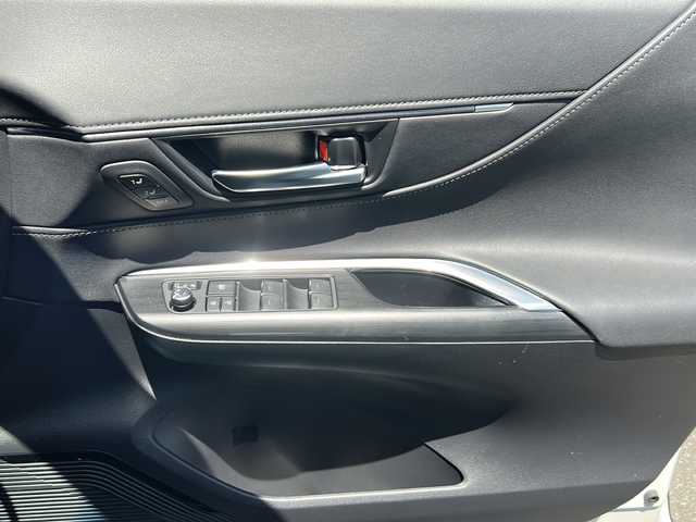 トヨタ ハリアー Z レザーパッケージ 茨城県 2020(令2)年 3.4万km ホワイトパールクリスタルシャイン モデリスタエアロ/純正メーカーオプション12.3インチナビ/Bluetooth/フルセグTV/バックカメラ/ヘッドアップディスプレイ/トヨタセーフティセンス/・プリクラッシュセーフティ/・レーントレーシングアシスト/・レーダークルーズコントロール/・ロードサインアシスト/・先行車発進アラーム/・ブラインドスポットモニター/・先行車発進アラーム/ビルトインETC2.0/パワーバックドア/レザーシート/シートヒーター/エアシート/ステアリングヒーター/純正19インチAW/オートライト/LEDヘッドライト