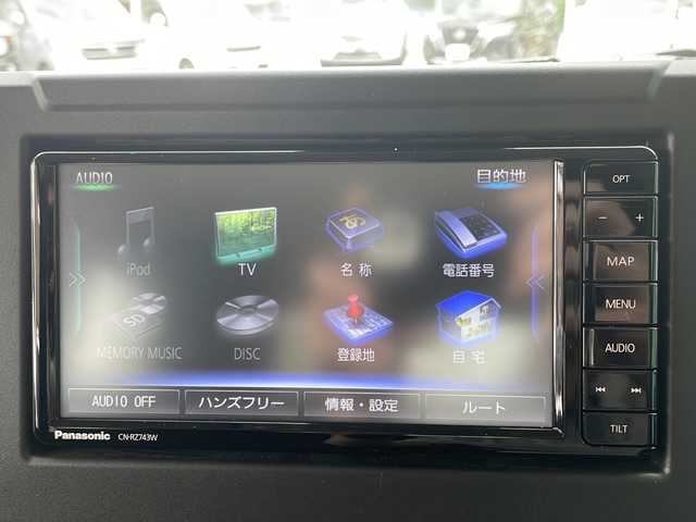 スズキ ジムニー シエラ JC 大阪府 2019(平31)年 0.6万km ジャングルグリーン ワンオーナー/純正メモリナビ/・AM/FM/CD/DVD/Bluetooth/・フルセグテレビ/クルーズコントロール/衝突軽減ブレーキ/車線逸脱警報システム/横滑り防止装置/盗難防止装置/シートヒーター（D席+N席）/HIDヘッドライト/オートライト/オートエアコン/プッシュスタートボタン/スマートキー×2/ステアリングリモコン/純正15インチアルミホイール/12V充電器/純正フロアマット/ドアバイザー/保証書/取扱説明書/ナビ取扱説明書