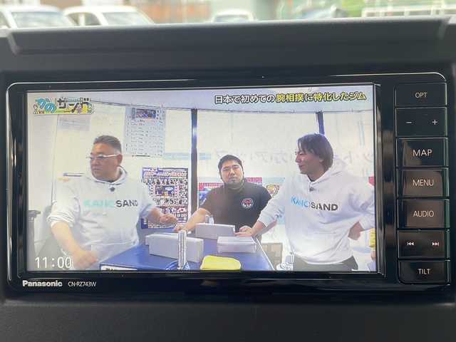 スズキ ジムニー シエラ JC 大阪府 2019(平31)年 0.6万km ジャングルグリーン ワンオーナー/純正メモリナビ/・AM/FM/CD/DVD/Bluetooth/・フルセグテレビ/クルーズコントロール/衝突軽減ブレーキ/車線逸脱警報システム/横滑り防止装置/盗難防止装置/シートヒーター（D席+N席）/HIDヘッドライト/オートライト/オートエアコン/プッシュスタートボタン/スマートキー×2/ステアリングリモコン/純正15インチアルミホイール/12V充電器/純正フロアマット/ドアバイザー/保証書/取扱説明書/ナビ取扱説明書