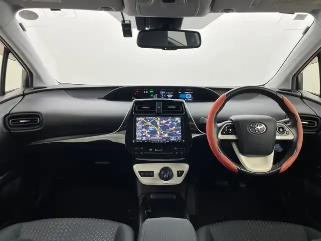 トヨタ プリウス Sセーフティプラス 群馬県 2017(平29)年 6.1万km スティールブロンドM ９型ナビ　フルセグＴＶ　バックカメラ　衝突被害軽減ブレーキ　ヘッドアップディスプレイ　パーキングアシスト　オートハイビーム　ＬＥＤヘットランプ　ＥＴＣ　前方ドライブレコーダー　スマートキー　禁煙車