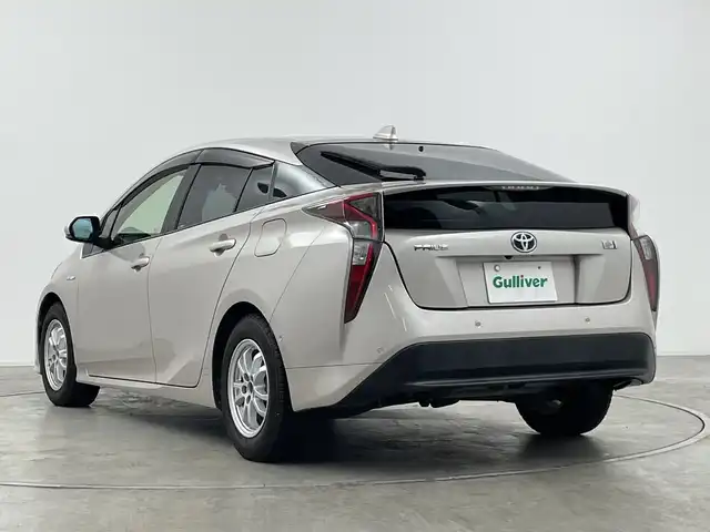 トヨタ プリウス Sセーフティプラス 群馬県 2017(平29)年 6.1万km スティールブロンドM ９型ナビ　フルセグＴＶ　バックカメラ　衝突被害軽減ブレーキ　ヘッドアップディスプレイ　パーキングアシスト　オートハイビーム　ＬＥＤヘットランプ　ＥＴＣ　前方ドライブレコーダー　スマートキー　禁煙車