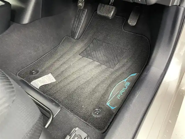 トヨタ プリウス Sセーフティプラス 群馬県 2017(平29)年 6.1万km スティールブロンドM アルパイン９インチメモリナビ/・フルセグTV/BT/SD/DVD/CD/AM/FM/=====/アルパイン９インチナビ　バックカメラ　パーキングアシスト　インテリジェントクリアランスソナー　トヨタセーフティセンス　カラーヘッドアップディスプレイ　ＬＥＤヘッドランプ　プッシュスタート　禁煙車