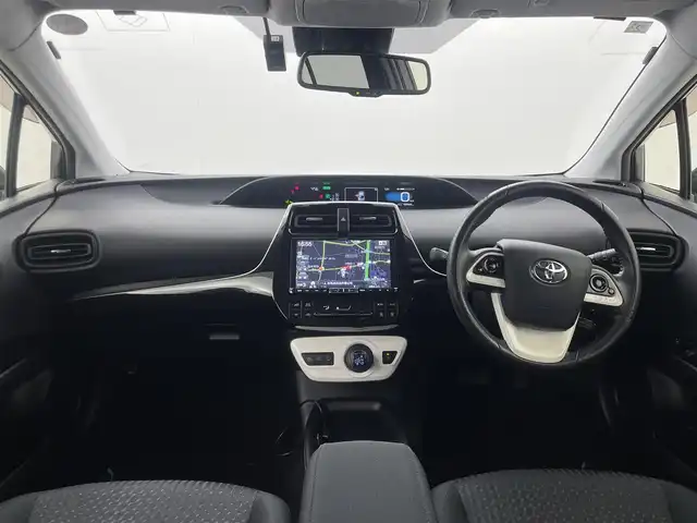 トヨタ プリウス Sセーフティプラス 群馬県 2017(平29)年 6.1万km スティールブロンドM アルパイン９インチメモリナビ/・フルセグTV/BT/SD/DVD/CD/AM/FM/=====/アルパイン９インチナビ　バックカメラ　パーキングアシスト　インテリジェントクリアランスソナー　トヨタセーフティセンス　カラーヘッドアップディスプレイ　ＬＥＤヘッドランプ　プッシュスタート　禁煙車