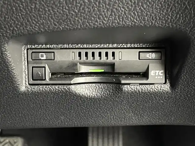 トヨタ プリウス Sセーフティプラス 群馬県 2017(平29)年 6.1万km スティールブロンドM アルパイン９インチメモリナビ/・フルセグTV/BT/SD/DVD/CD/AM/FM/=====/アルパイン９インチナビ　バックカメラ　パーキングアシスト　インテリジェントクリアランスソナー　トヨタセーフティセンス　カラーヘッドアップディスプレイ　ＬＥＤヘッドランプ　プッシュスタート　禁煙車