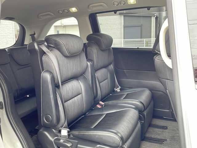 ホンダ オデッセイ アブソルート EX 長野県 2014(平26)年 7.1万km ホワイトオーキッドパール ・純正ナビ/・フルセグTV・Bluetooth/・純正フリップダウンモニター/・LEDルームランプ（1～3列目）/・LEDアウターウエルカムライト（リアドア〈左右〉）/・リア両側パワースライドドア/・コンフォートビューパッケージ/・トリプルゾーンコントロール・フルオートエアコンディショナー/・ブラインドスポットインフォメーション/・2列目大型ロールサンシェイド/・ABSOLUTE専用18インチアルミホイール（FF）/・LEDアクティブコーナリングライト/・運転席8ウェイパワーシート/・マルチインフォメーション・ディスプレイ/・あんしんパッケージ/・LEDヘッドライト+導光タイプLEDポジションランプ/・フォグライト/・大開口フロントグリル（ダーククロームメッキ）/・エアロダイナミクス・カラードバンパー（フロント/リア、クロームメッキモール付）/・エアロダイナミクス・ドアロアガーニッシュ（クロームメッキ調モール付）/・コンビシート（プライムスムース×ファブリック）/・本革巻ステアリングホイール/・パドルシフト/・ABSOLUTE専用チューニングサスペンション/・プッシュエンジンスタート/・保証書・取扱説明書・スペアキー