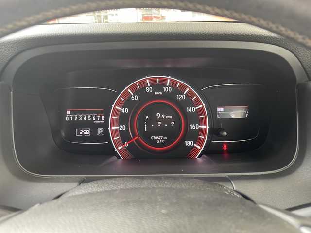 ホンダ オデッセイ アブソルート EX 長野県 2014(平26)年 7.1万km ホワイトオーキッドパール ・純正ナビ/・フルセグTV・Bluetooth/・純正フリップダウンモニター/・LEDルームランプ（1～3列目）/・LEDアウターウエルカムライト（リアドア〈左右〉）/・リア両側パワースライドドア/・コンフォートビューパッケージ/・トリプルゾーンコントロール・フルオートエアコンディショナー/・ブラインドスポットインフォメーション/・2列目大型ロールサンシェイド/・ABSOLUTE専用18インチアルミホイール（FF）/・LEDアクティブコーナリングライト/・運転席8ウェイパワーシート/・マルチインフォメーション・ディスプレイ/・あんしんパッケージ/・LEDヘッドライト+導光タイプLEDポジションランプ/・フォグライト/・大開口フロントグリル（ダーククロームメッキ）/・エアロダイナミクス・カラードバンパー（フロント/リア、クロームメッキモール付）/・エアロダイナミクス・ドアロアガーニッシュ（クロームメッキ調モール付）/・コンビシート（プライムスムース×ファブリック）/・本革巻ステアリングホイール/・パドルシフト/・ABSOLUTE専用チューニングサスペンション/・プッシュエンジンスタート/・保証書・取扱説明書・スペアキー