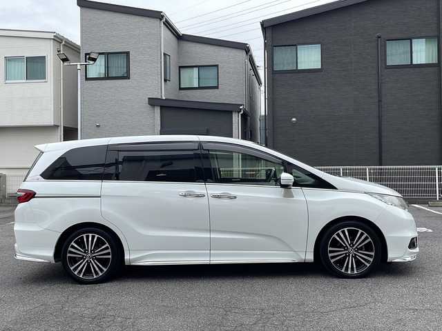 ホンダ オデッセイ アブソルート EX 長野県 2014(平26)年 7.1万km ホワイトオーキッドパール ・純正ナビ/・フルセグTV・Bluetooth/・純正フリップダウンモニター/・LEDルームランプ（1～3列目）/・LEDアウターウエルカムライト（リアドア〈左右〉）/・リア両側パワースライドドア/・コンフォートビューパッケージ/・トリプルゾーンコントロール・フルオートエアコンディショナー/・ブラインドスポットインフォメーション/・2列目大型ロールサンシェイド/・ABSOLUTE専用18インチアルミホイール（FF）/・LEDアクティブコーナリングライト/・運転席8ウェイパワーシート/・マルチインフォメーション・ディスプレイ/・あんしんパッケージ/・LEDヘッドライト+導光タイプLEDポジションランプ/・フォグライト/・大開口フロントグリル（ダーククロームメッキ）/・エアロダイナミクス・カラードバンパー（フロント/リア、クロームメッキモール付）/・エアロダイナミクス・ドアロアガーニッシュ（クロームメッキ調モール付）/・コンビシート（プライムスムース×ファブリック）/・本革巻ステアリングホイール/・パドルシフト/・ABSOLUTE専用チューニングサスペンション/・プッシュエンジンスタート/・保証書・取扱説明書・スペアキー