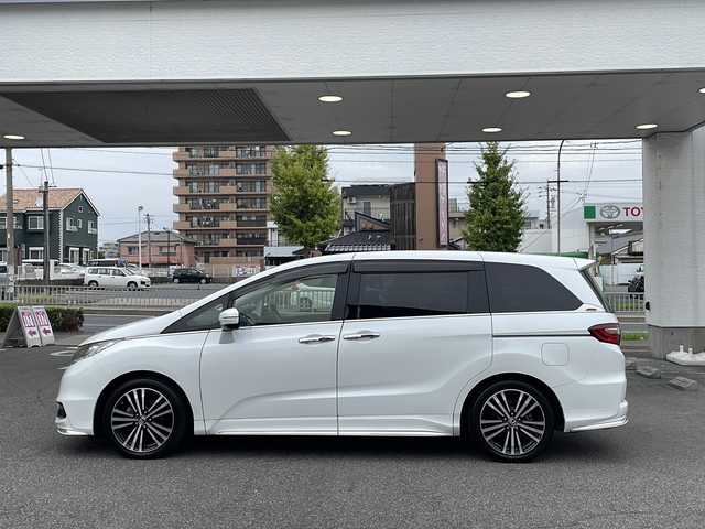 ホンダ オデッセイ アブソルート EX 長野県 2014(平26)年 7.1万km ホワイトオーキッドパール ・純正ナビ/・フルセグTV・Bluetooth/・純正フリップダウンモニター/・LEDルームランプ（1～3列目）/・LEDアウターウエルカムライト（リアドア〈左右〉）/・リア両側パワースライドドア/・コンフォートビューパッケージ/・トリプルゾーンコントロール・フルオートエアコンディショナー/・ブラインドスポットインフォメーション/・2列目大型ロールサンシェイド/・ABSOLUTE専用18インチアルミホイール（FF）/・LEDアクティブコーナリングライト/・運転席8ウェイパワーシート/・マルチインフォメーション・ディスプレイ/・あんしんパッケージ/・LEDヘッドライト+導光タイプLEDポジションランプ/・フォグライト/・大開口フロントグリル（ダーククロームメッキ）/・エアロダイナミクス・カラードバンパー（フロント/リア、クロームメッキモール付）/・エアロダイナミクス・ドアロアガーニッシュ（クロームメッキ調モール付）/・コンビシート（プライムスムース×ファブリック）/・本革巻ステアリングホイール/・パドルシフト/・ABSOLUTE専用チューニングサスペンション/・プッシュエンジンスタート/・保証書・取扱説明書・スペアキー