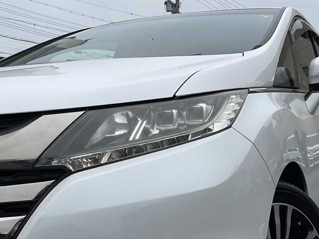 ホンダ オデッセイ アブソルート EX 長野県 2014(平26)年 7.1万km ホワイトオーキッドパール ・純正ナビ/・フルセグTV・Bluetooth/・純正フリップダウンモニター/・LEDルームランプ（1～3列目）/・LEDアウターウエルカムライト（リアドア〈左右〉）/・リア両側パワースライドドア/・コンフォートビューパッケージ/・トリプルゾーンコントロール・フルオートエアコンディショナー/・ブラインドスポットインフォメーション/・2列目大型ロールサンシェイド/・ABSOLUTE専用18インチアルミホイール（FF）/・LEDアクティブコーナリングライト/・運転席8ウェイパワーシート/・マルチインフォメーション・ディスプレイ/・あんしんパッケージ/・LEDヘッドライト+導光タイプLEDポジションランプ/・フォグライト/・大開口フロントグリル（ダーククロームメッキ）/・エアロダイナミクス・カラードバンパー（フロント/リア、クロームメッキモール付）/・エアロダイナミクス・ドアロアガーニッシュ（クロームメッキ調モール付）/・コンビシート（プライムスムース×ファブリック）/・本革巻ステアリングホイール/・パドルシフト/・ABSOLUTE専用チューニングサスペンション/・プッシュエンジンスタート/・保証書・取扱説明書・スペアキー