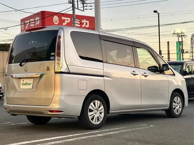 日産 セレナ 20S 静岡県 2011(平23)年 6.9万km ブリリアントシルバー エンジンスタートボタン/パワースライドドア/パワーウィンドウ/スマートキー/Wオートエアコン/クルーズコントロール/後席モニター/純正ETC/SDナビ(CD/DVD/BT/フルセグ)/バックカメラ/純正フロアマット/左側パワースライドドア/右側スライドドア/布シート/ABS/オートライト/Wエアバッグ