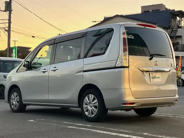 日産 セレナ 20S 静岡県 2011(平23)年 6.9万km ブリリアントシルバー エンジンスタートボタン/パワースライドドア/パワーウィンドウ/スマートキー/Wオートエアコン/クルーズコントロール/後席モニター/純正ETC/SDナビ(CD/DVD/BT/フルセグ)/バックカメラ/純正フロアマット/左側パワースライドドア/右側スライドドア/布シート/ABS/オートライト/Wエアバッグ