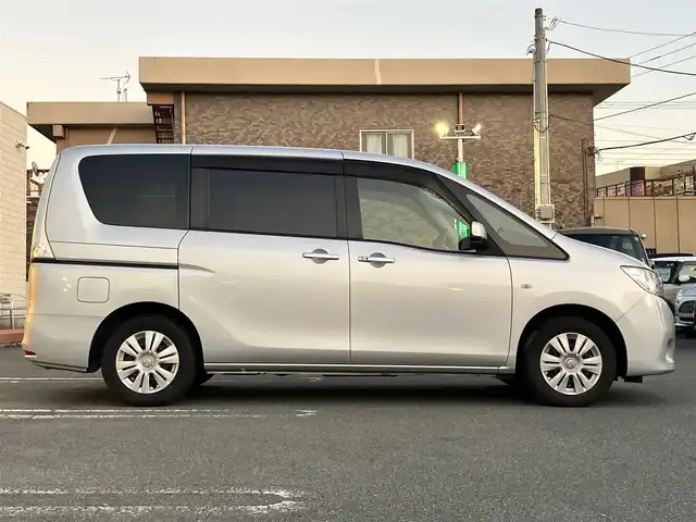 日産 セレナ 20S 静岡県 2011(平23)年 6.9万km ブリリアントシルバー エンジンスタートボタン/パワースライドドア/パワーウィンドウ/スマートキー/Wオートエアコン/クルーズコントロール/後席モニター/純正ETC/SDナビ(CD/DVD/BT/フルセグ)/バックカメラ/純正フロアマット/左側パワースライドドア/右側スライドドア/布シート/ABS/オートライト/Wエアバッグ