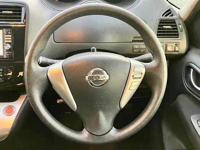 日産 セレナ 20S 静岡県 2011(平23)年 6.9万km ブリリアントシルバー エンジンスタートボタン/パワースライドドア/パワーウィンドウ/スマートキー/Wオートエアコン/クルーズコントロール/後席モニター/純正ETC/SDナビ(CD/DVD/BT/フルセグ)/バックカメラ/純正フロアマット/左側パワースライドドア/右側スライドドア/布シート/ABS/オートライト/Wエアバッグ