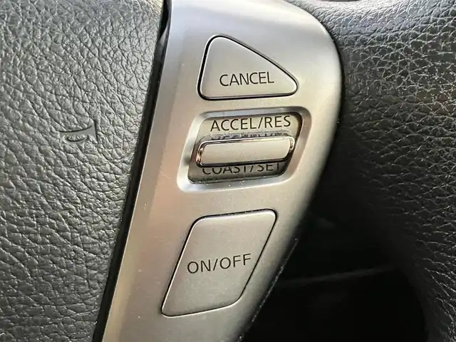 日産 セレナ 20S 静岡県 2011(平23)年 6.9万km ブリリアントシルバー エンジンスタートボタン/パワースライドドア/パワーウィンドウ/スマートキー/Wオートエアコン/クルーズコントロール/後席モニター/純正ETC/SDナビ(CD/DVD/BT/フルセグ)/バックカメラ/純正フロアマット/左側パワースライドドア/右側スライドドア/布シート/ABS/オートライト/Wエアバッグ