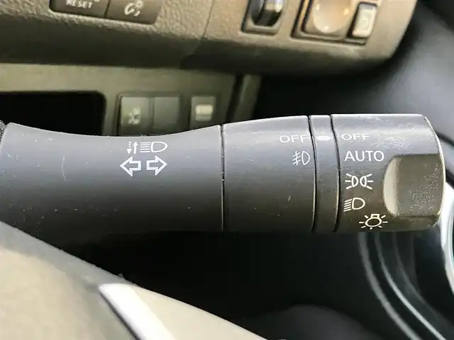 日産 セレナ 20S 静岡県 2011(平23)年 6.9万km ブリリアントシルバー エンジンスタートボタン/パワースライドドア/パワーウィンドウ/スマートキー/Wオートエアコン/クルーズコントロール/後席モニター/純正ETC/SDナビ(CD/DVD/BT/フルセグ)/バックカメラ/純正フロアマット/左側パワースライドドア/右側スライドドア/布シート/ABS/オートライト/Wエアバッグ